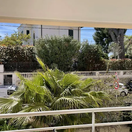2p A Juan Les Pins : Emplacement Ideal, Parking, Terrasses, Proche Et Commerces - Fr-1-252-188 אנטיב