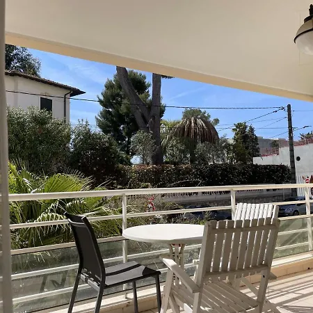 2p A Juan Les Pins : Emplacement Ideal, Parking, Terrasses, Proche Et Commerces - Fr-1-252-188 דירה *