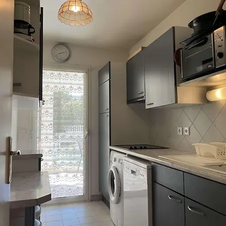 דירה 2p A Juan Les Pins : Emplacement Ideal, Parking, Terrasses, Proche Et Commerces - Fr-1-252-188 *