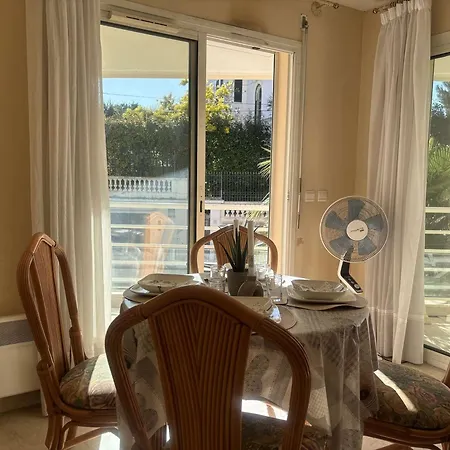 2p A Juan Les Pins : Emplacement Ideal, Parking, Terrasses, Proche Et Commerces - Fr-1-252-188 * אנטיב