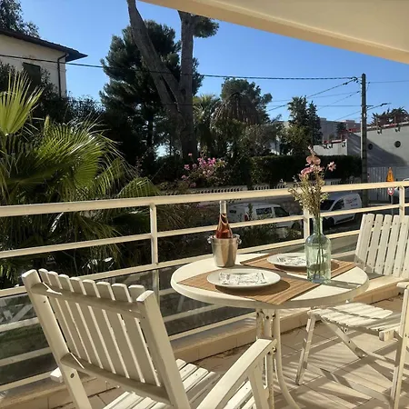 דירה 2p A Juan Les Pins : Emplacement Ideal, Parking, Terrasses, Proche Et Commerces - Fr-1-252-188
