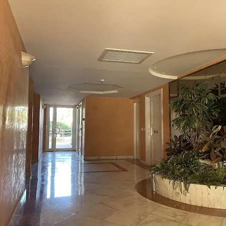 דירה 2p A Juan Les Pins : Emplacement Ideal, Parking, Terrasses, Proche Et Commerces - Fr-1-252-188 *